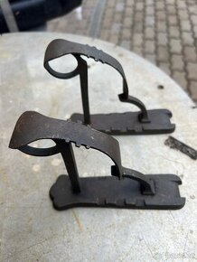 Konzole na garniže .