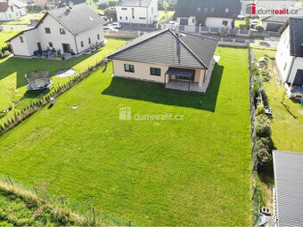 Světlý nízkoenergetický bungalov, 152,40 m2, 4+kk, OV, novos