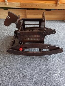 Dětská židlička a houpačka v jednom