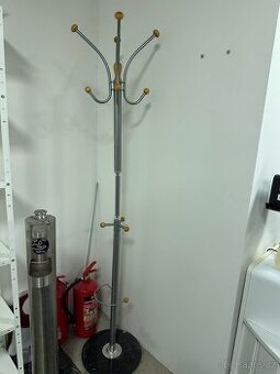  Výprodej kanceláře – Stojanový věšák (set 3 ks) –1000Kc