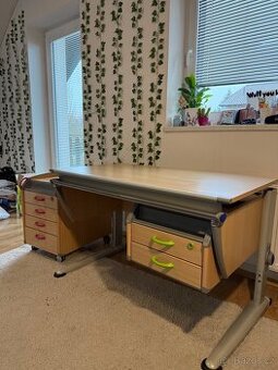 Rostoucí psací stůl