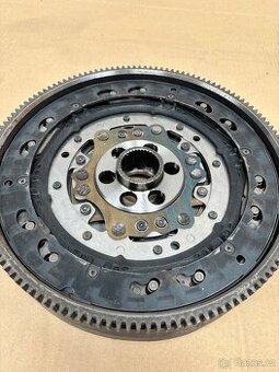 Setrvačník 04L105266AE Vw T6 110Kw DSG 2.0 TDI