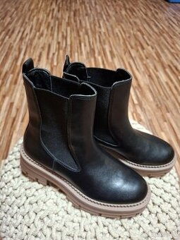 Nové kotníkové boty polokozacky Tamaris vel. 39