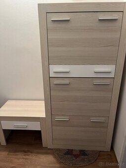 Botník se stoličkou