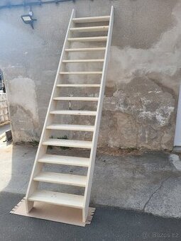 Masivní smrkové schody M45 do výšky 280cm