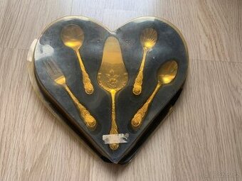 Staré zdobené příbory