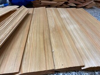 Modřínový štípaný šindel pořízem délky 50 cm