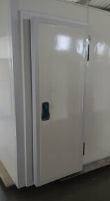 Chladírenské dveře s prahem