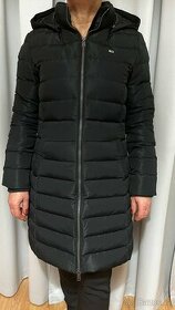 Péřový kabát Tommy Jeans