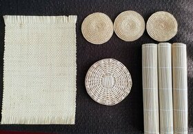 Prostírání, podložky z lýka, bambusu, proutí. Cena za vše