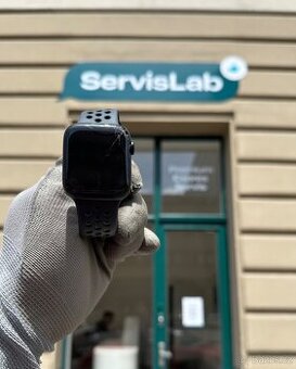 Výměna prasklého skla Apple Watch