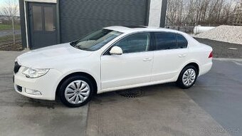 Škoda Superb.