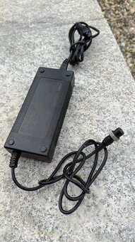 Nabíječka KAABO MANTIS 10 - originální 67.2V - 1,75A