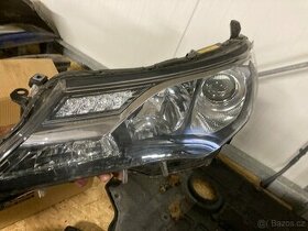 Levé přední světlo - Toyota RAV4