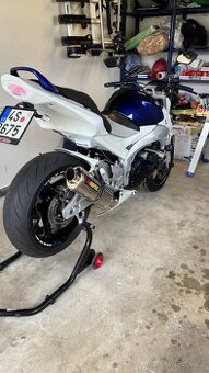 Suzuki gsr 600