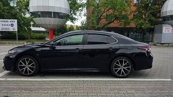 Toyota Camry 2.5 Hybrid, R.v. 2021