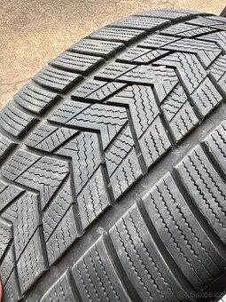 Pneu zimní 255/40 R20