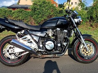 Hezká klasická Yamaha XJR 1200 v originálním stavu.