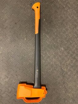 Fiskars Štípací sekera X25