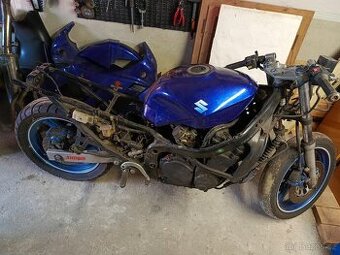 Suzuki GSX 600F