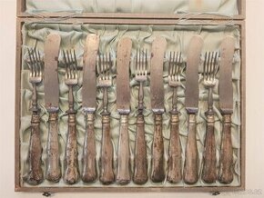 starožitná sada stříbrných příborů