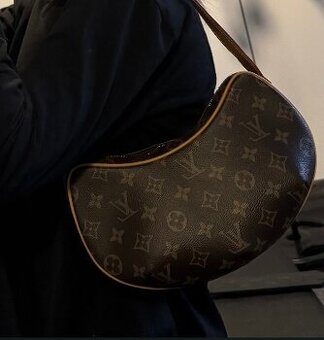 Louis Vuitton Croissant