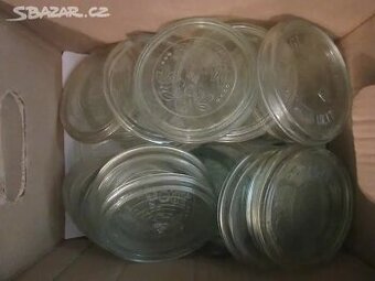 Skleněná víčka na patentní zavařovací sklenice.