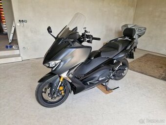 Skútr Yamaha T max 530 DX.