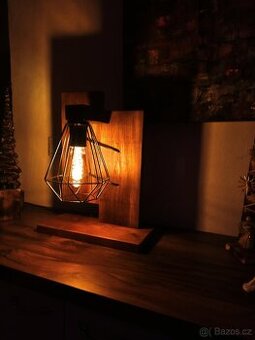 Dřevěná lampička
