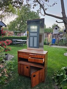 Starý toaletní stolek