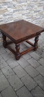 Konferenční masivní dřevěný stůl