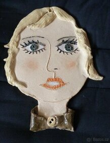 Ručně vyrobená keramika na zeď-Okatá dívka