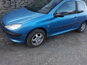 Prodám dily peugeot 206 1.4 benzín,  a 1.4 hdi nafta