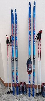 set běžeckých lyží