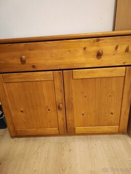 Dřevěná komoda - 1