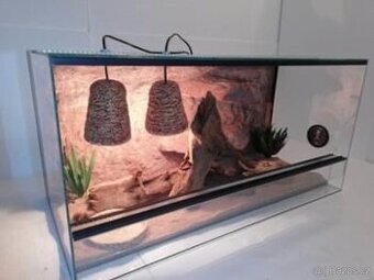 terárium 80x40x40 s 3D pozadím