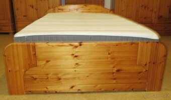 Postel + matrace + šuplíky z borovice - celomasiv