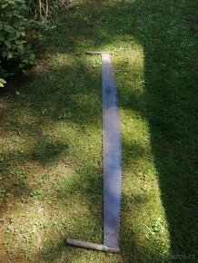 Starou pilu brichatku velkou