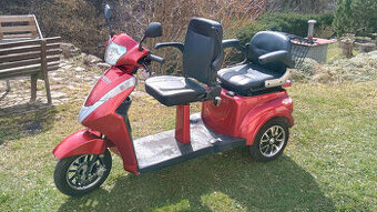 Elektrický tříkolový skútr UNIZDRAV CHAMPION DUO pro seniory