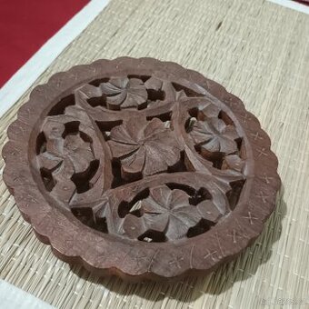 Dřevěný okrasný podnos