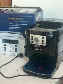 Zánovní automatický kávovar Delonghi ECAM22.112.B