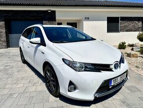 Toyota Auris 1.8 Hybrid, ČR