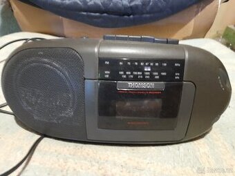 Prodám staré rádio s kazetakem Thomson -
