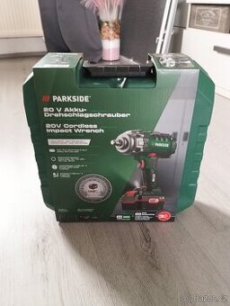 Aku rázový utahovák 1/2" 400Nm 20V nový