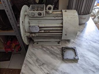 PŘÍRUBOVÝ ELEKTROMOTOR 3,0 kW, 1420 RPM
