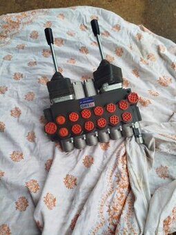 Prodám hydraulický rozvaděč