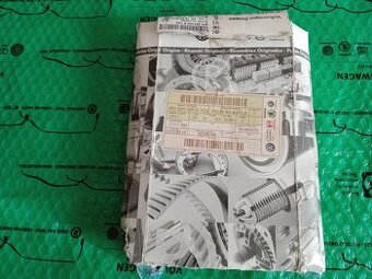 držák nápojů zadní loketní opěry Škoda Superb 2 8P0885995B