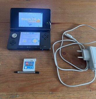 Nintendo 3DS Cosmos Black + příslušenství a hra
