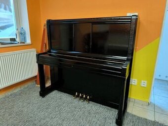 Petrof 4 pedál