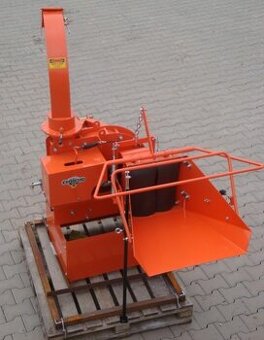 Štěpkovač WC-8 za traktor, pomocník na dřevo